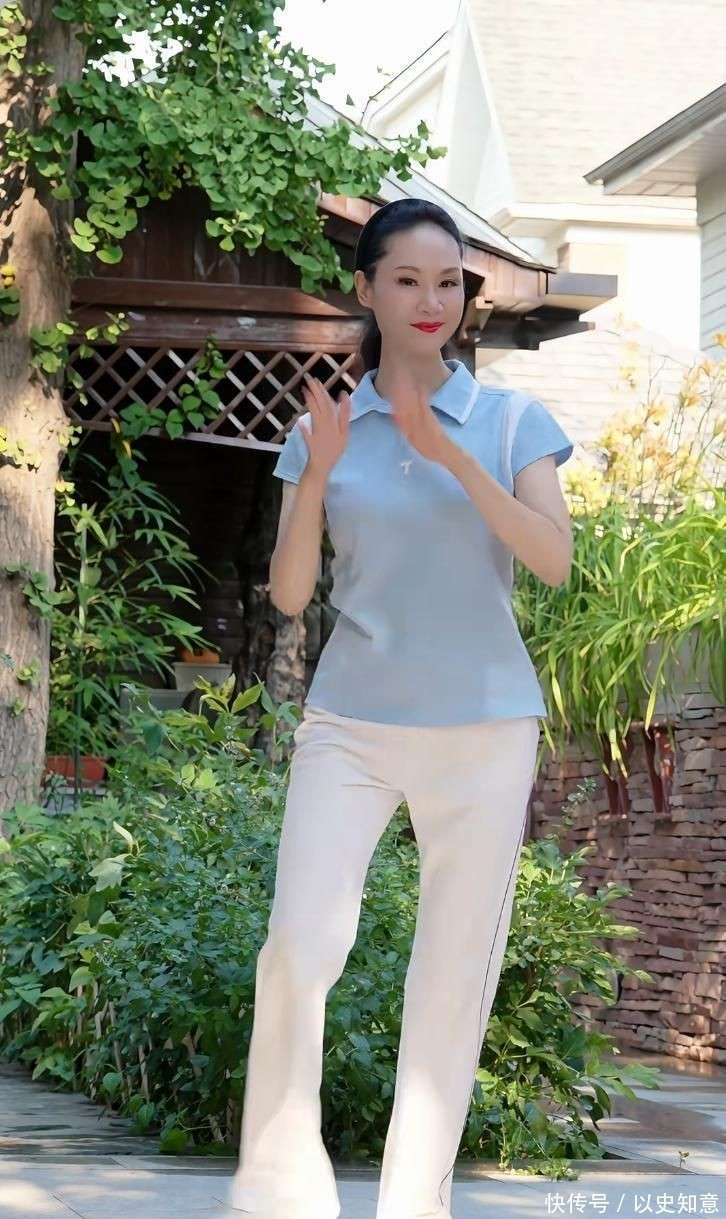 别墅做饭颠勺打蛋样样精通二婚老公年轻帅气人生就是博-尊龙凯时59岁于文华在北京(图13)