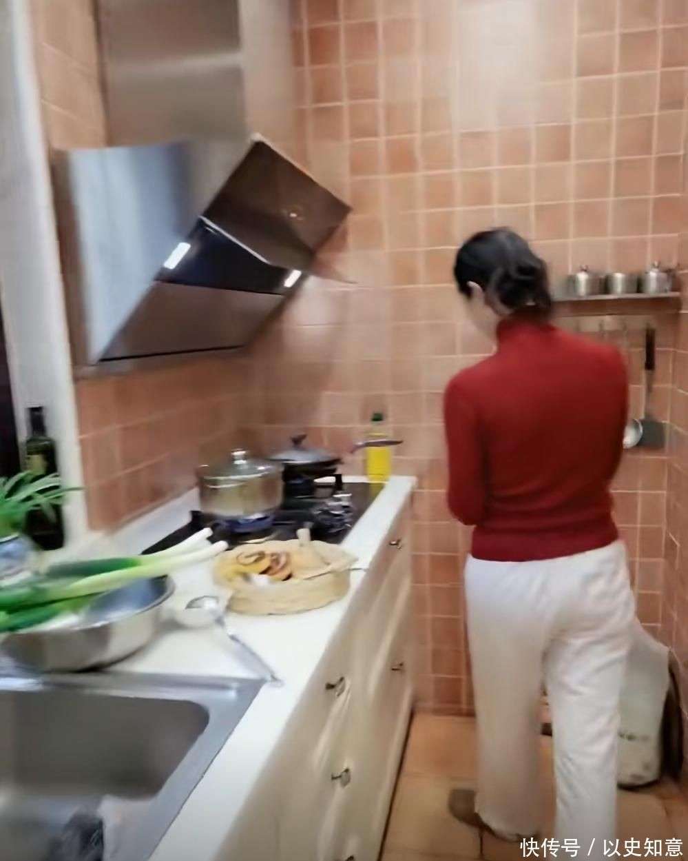 别墅做饭颠勺打蛋样样精通二婚老公年轻帅气人生就是博-尊龙凯时59岁于文华在北京(图7)