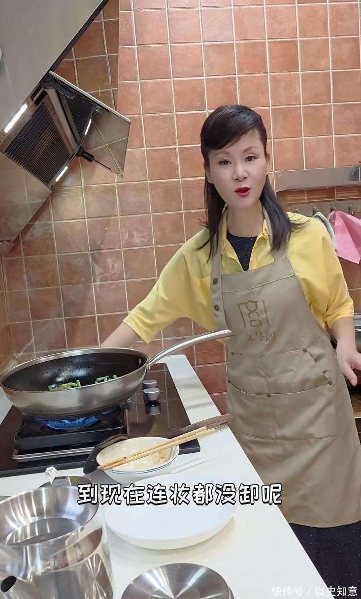别墅做饭颠勺打蛋样样精通二婚老公年轻帅气人生就是博-尊龙凯时59岁于文华在北京(图6)