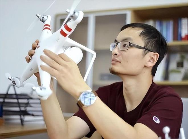 全球领着大疆硬刚美国身价直逼500亿！z6尊龙网站登录入口汪滔：八年持续登顶(图4)